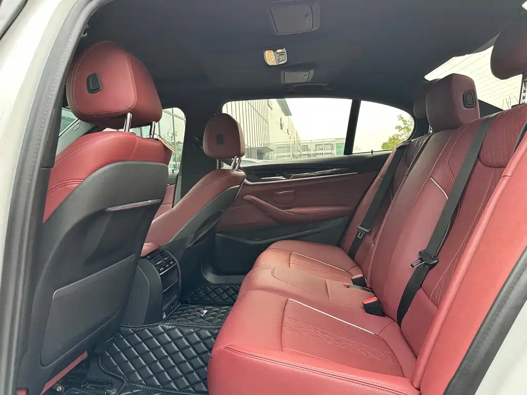 BMW 5 Series — миниатюра 7