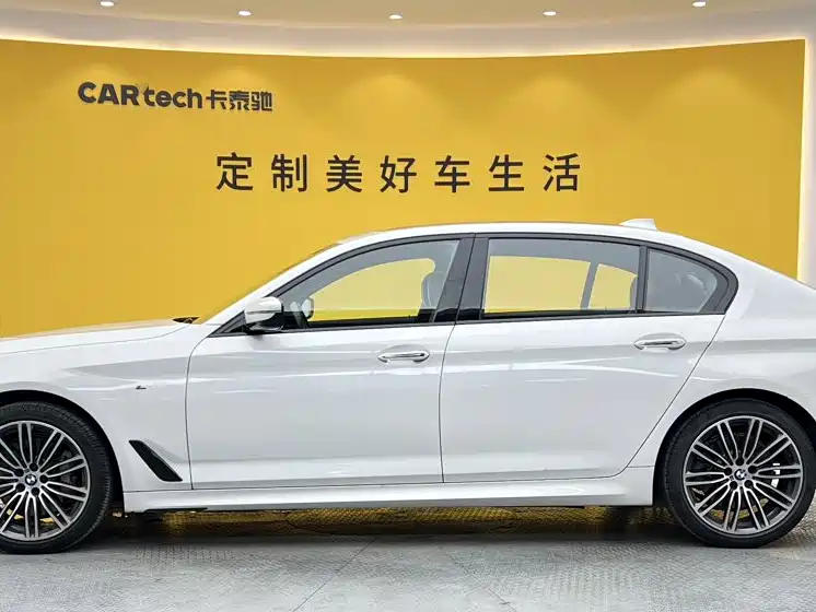 BMW 5 Series — миниатюра 7