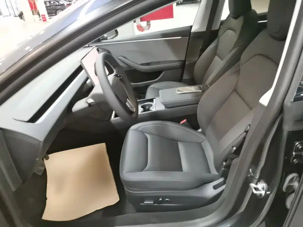 Tesla Model 3 — миниатюра 15