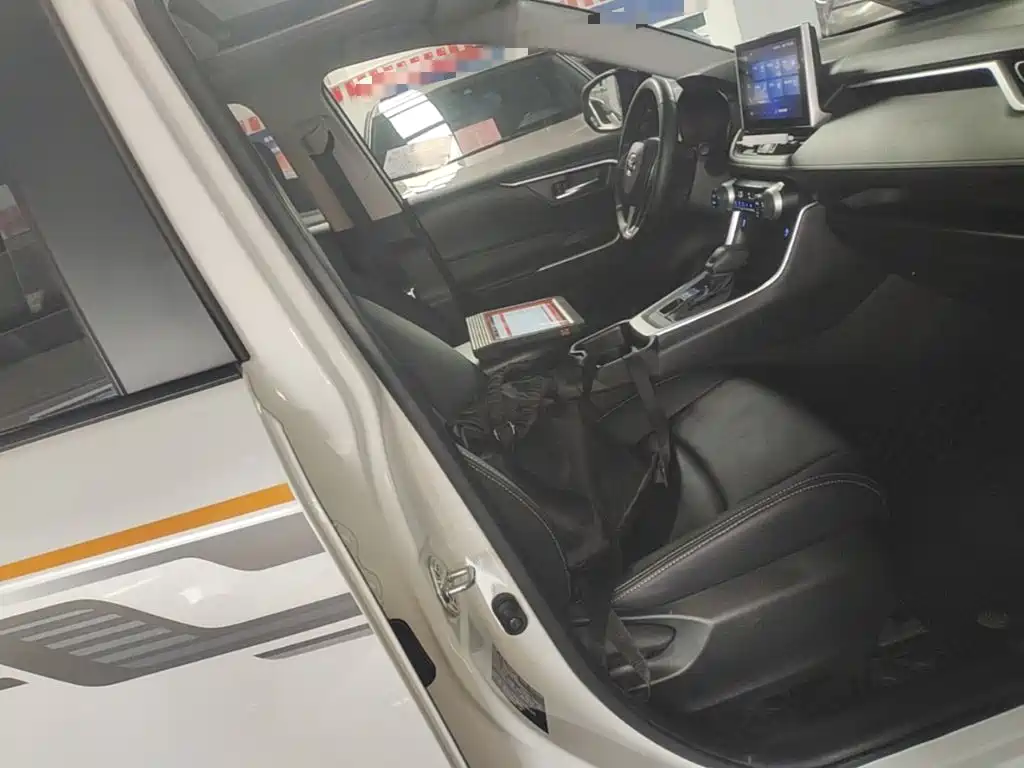 Toyota RAV4 — миниатюра 25