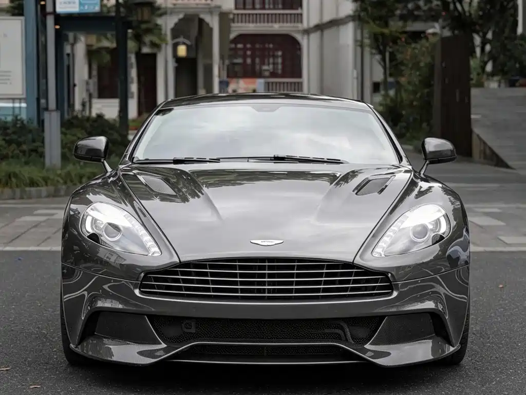 Aston Martin Vanquish — миниатюра 2