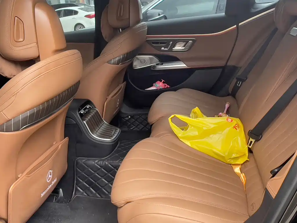Mercedes-Benz E-Class — миниатюра 7
