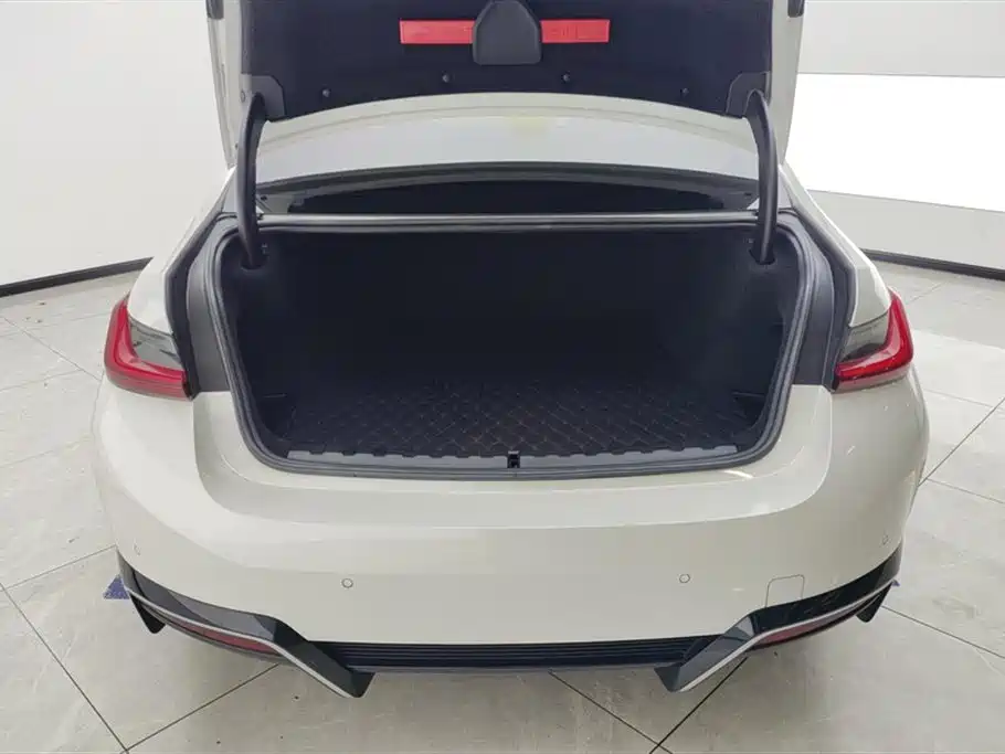 BMW i3 2024 eDrive 35 L