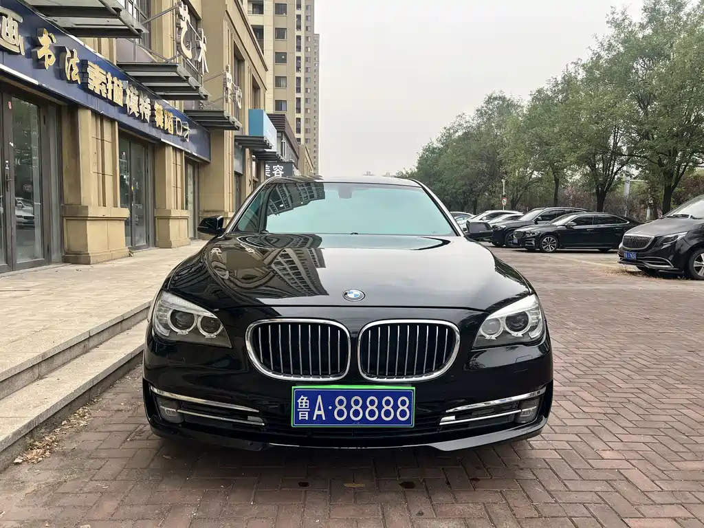 BMW 7 Series — миниатюра 2