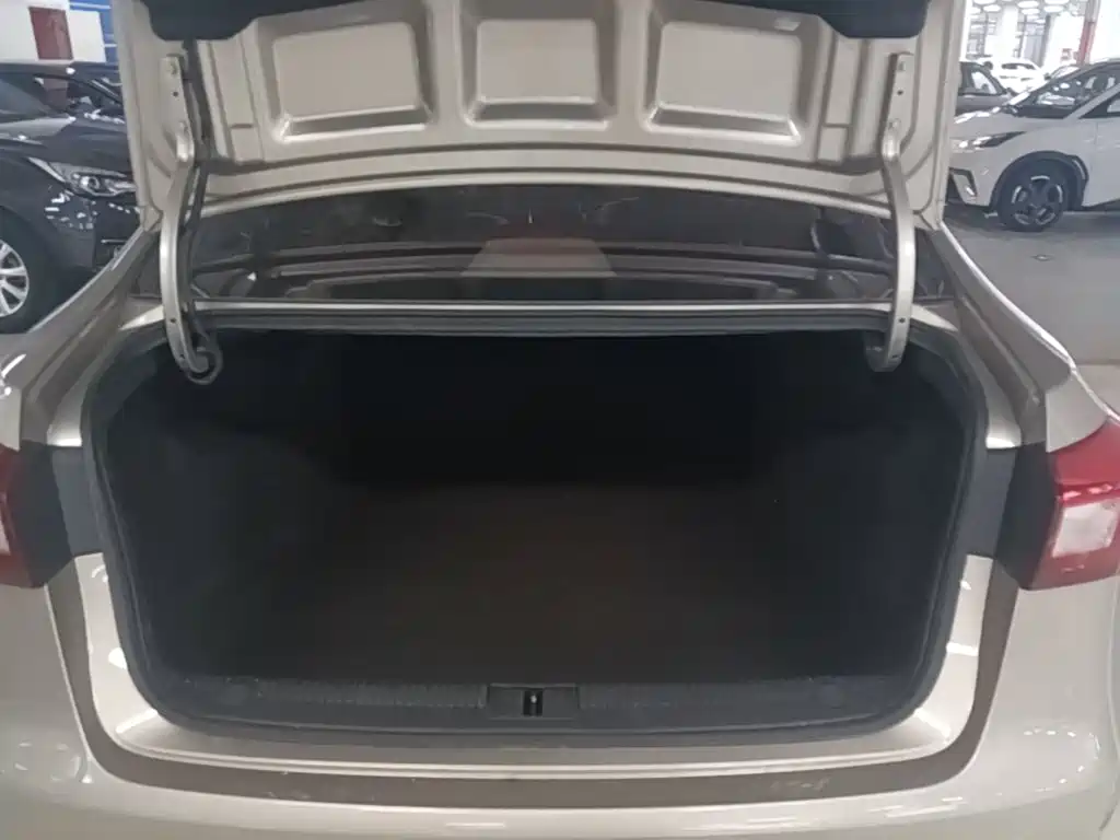Roewe 360 — миниатюра 19