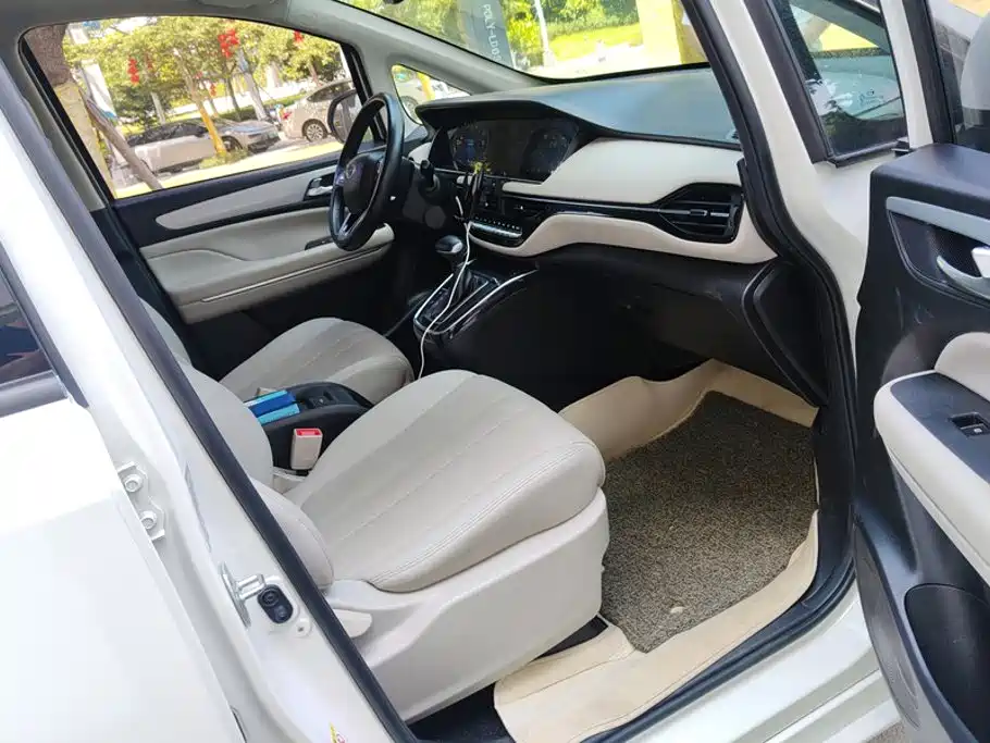 GAC Motor Trumpchi M6 — миниатюра 8