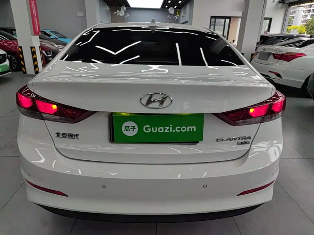 Hyundai Elantra — миниатюра 6