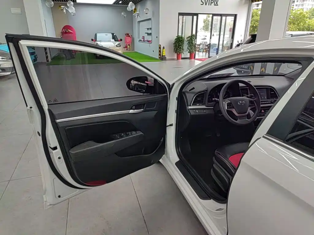 Hyundai Elantra — миниатюра 16