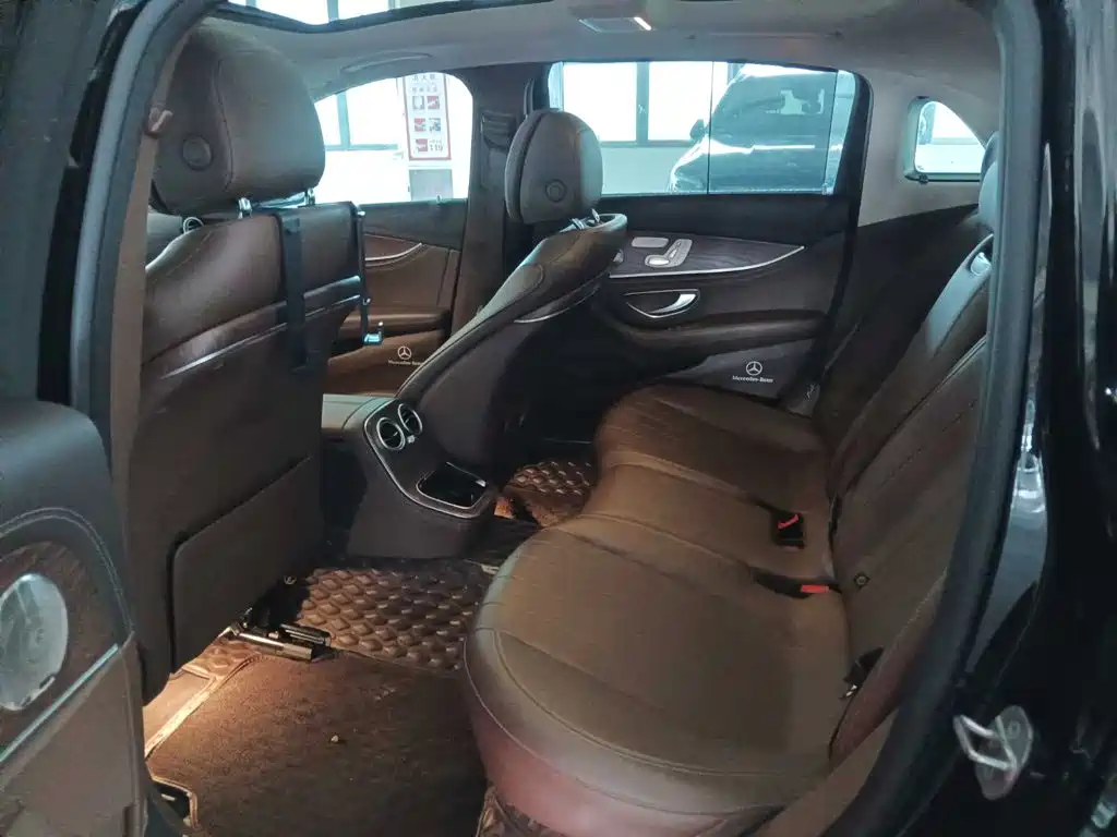 Mercedes-Benz E-Class — миниатюра 9