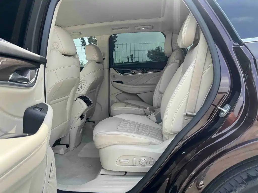 Buick Enclave 2022 652T Avenir 6 мест