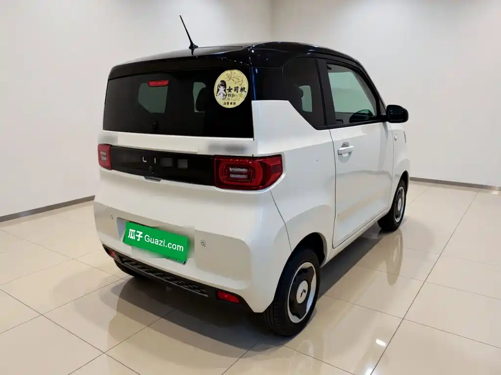 Wuling MINIEV — миниатюра 4