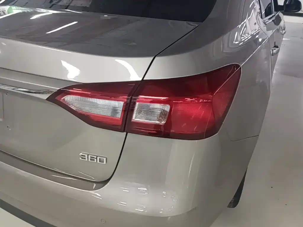 Roewe 360 — миниатюра 8