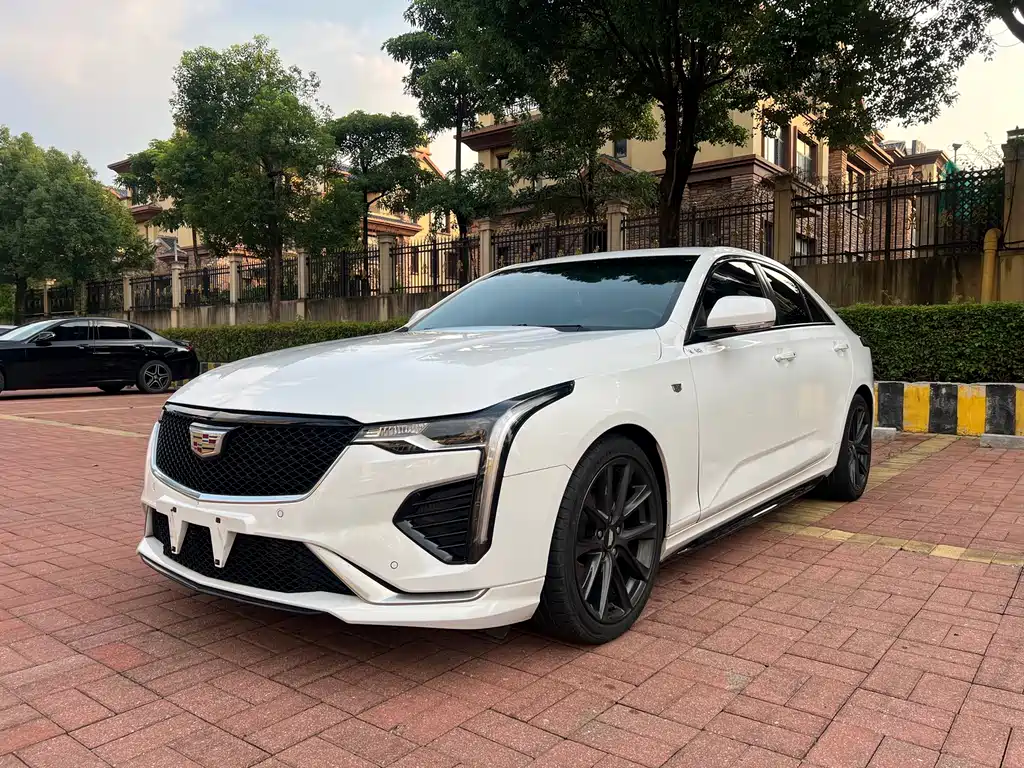 2020 Cadillac CT4 - zdjęcie 1 z 17
