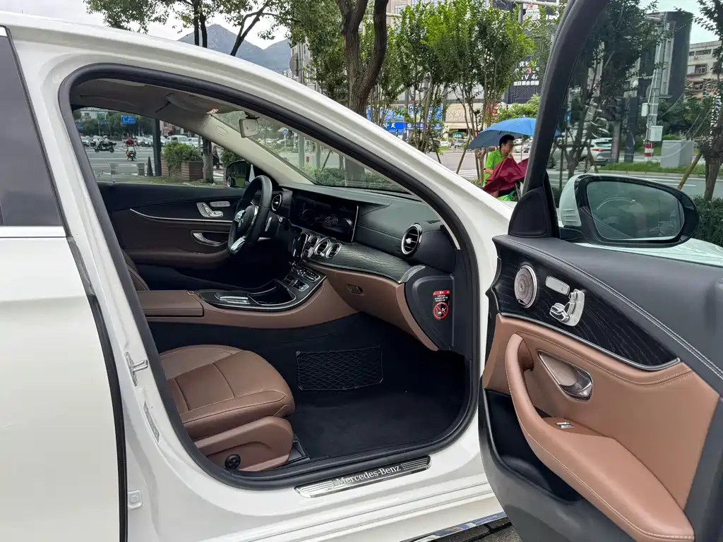 Mercedes-Benz E-Class — миниатюра 5