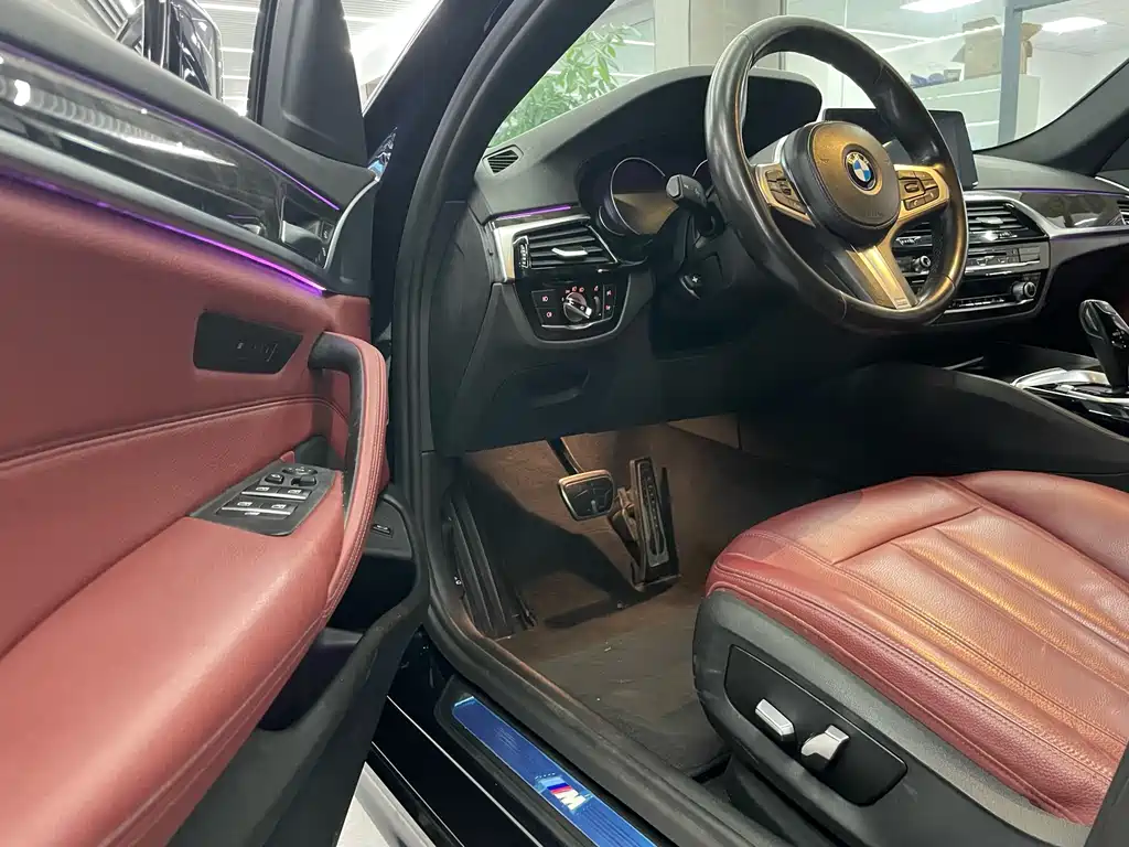 BMW 5 Series — миниатюра 8