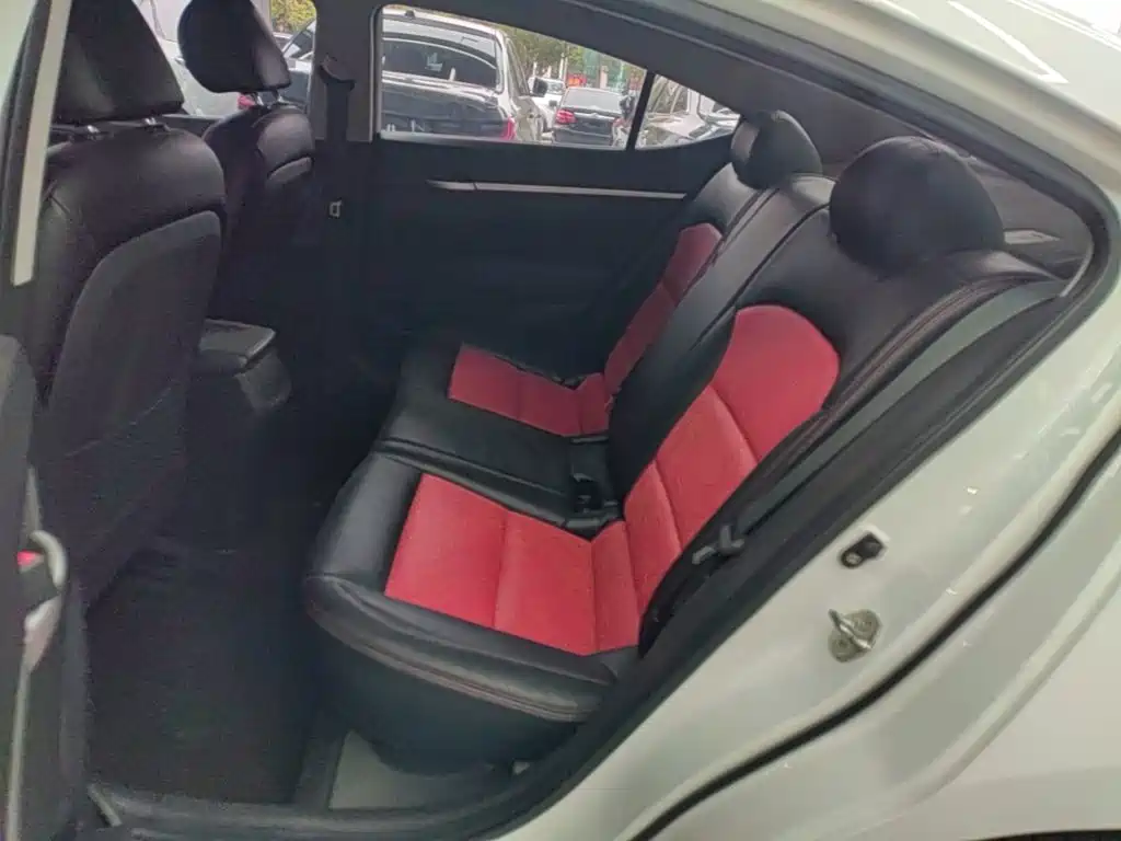 Hyundai Elantra — миниатюра 17