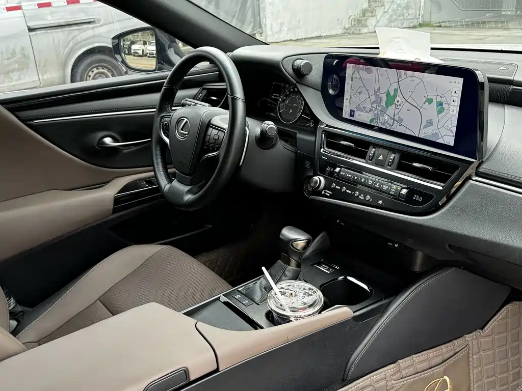 Lexus ES — миниатюра 17