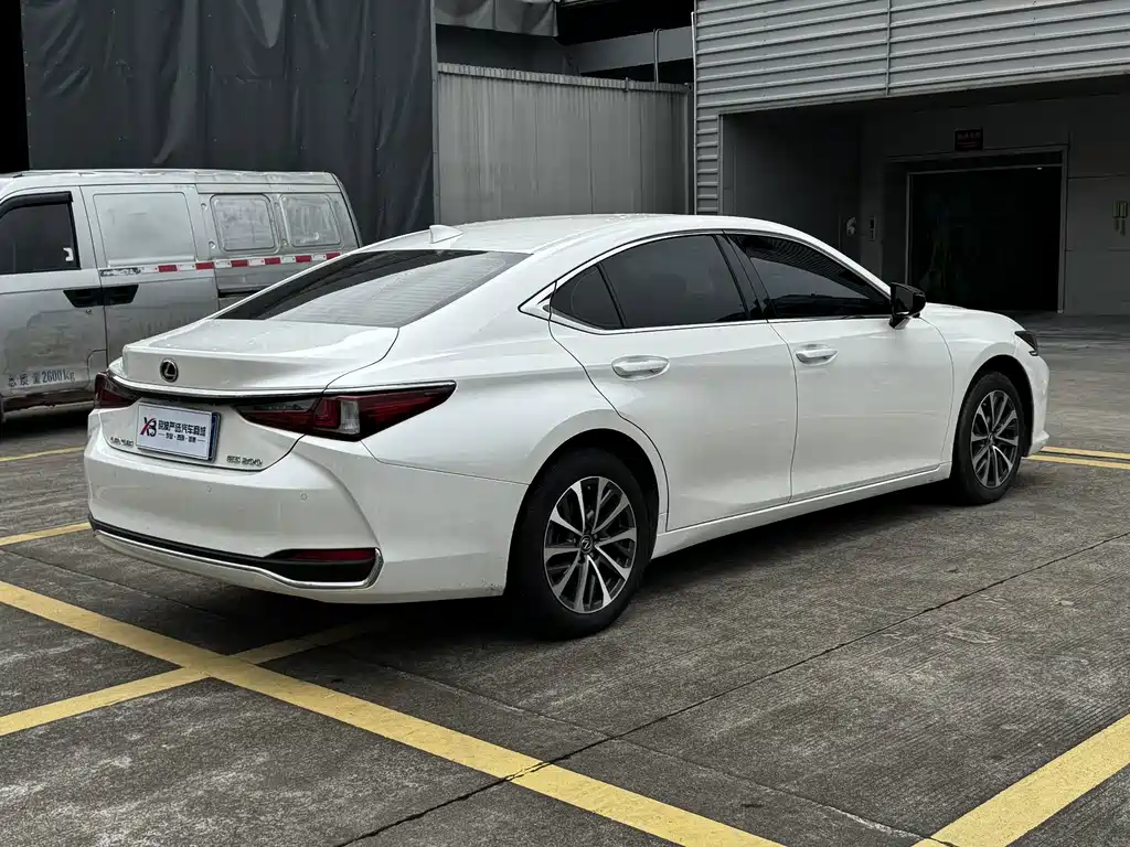 Lexus ES — миниатюра 3