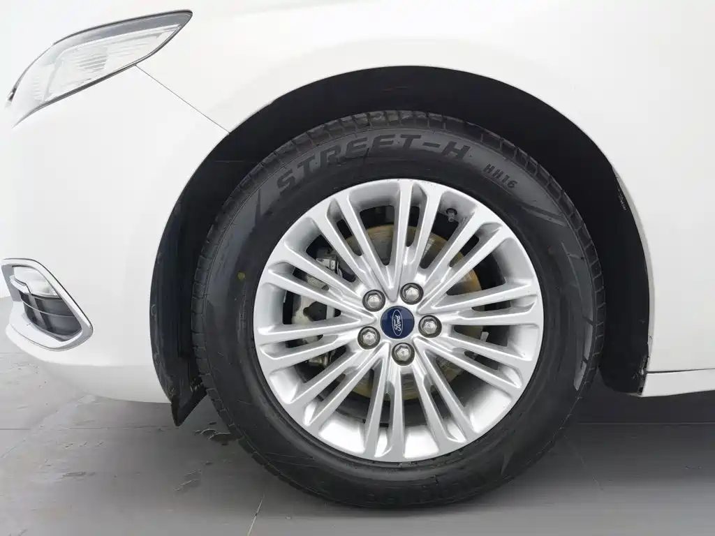 Ford Taurus — миниатюра 17