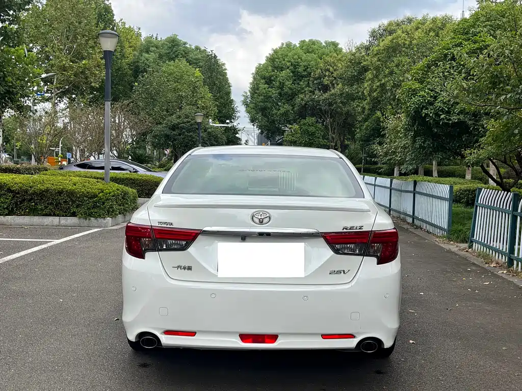Toyota Reiz — миниатюра 8
