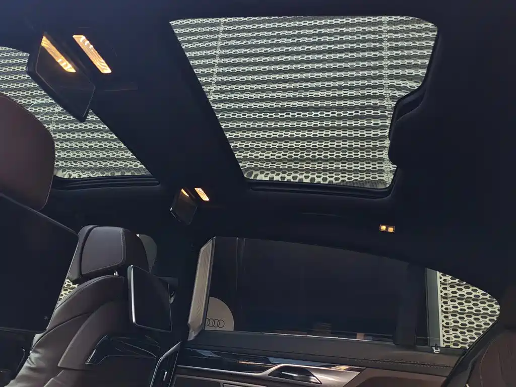 BMW 7 Series 7 2016 740Li Lead