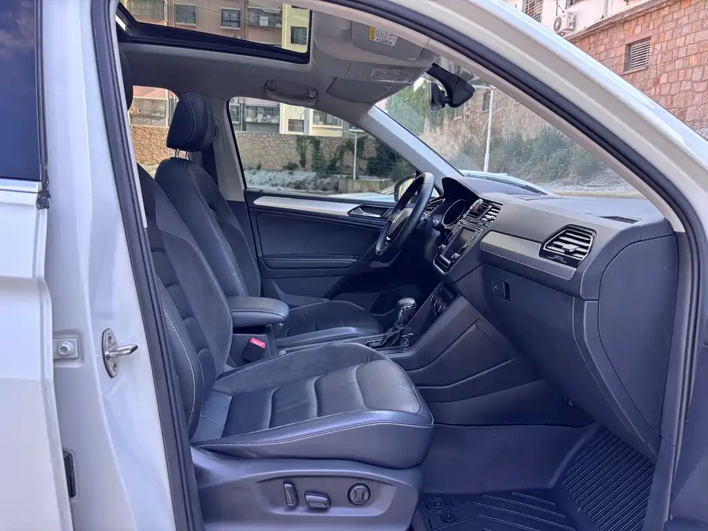 Volkswagen Tiguan L L 2018 330TSI AT Luxury