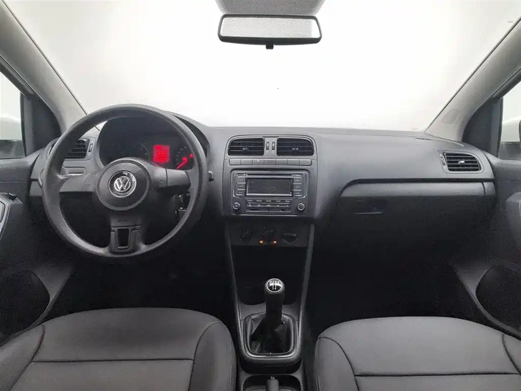 Volkswagen Polo 2013 1.4L MT