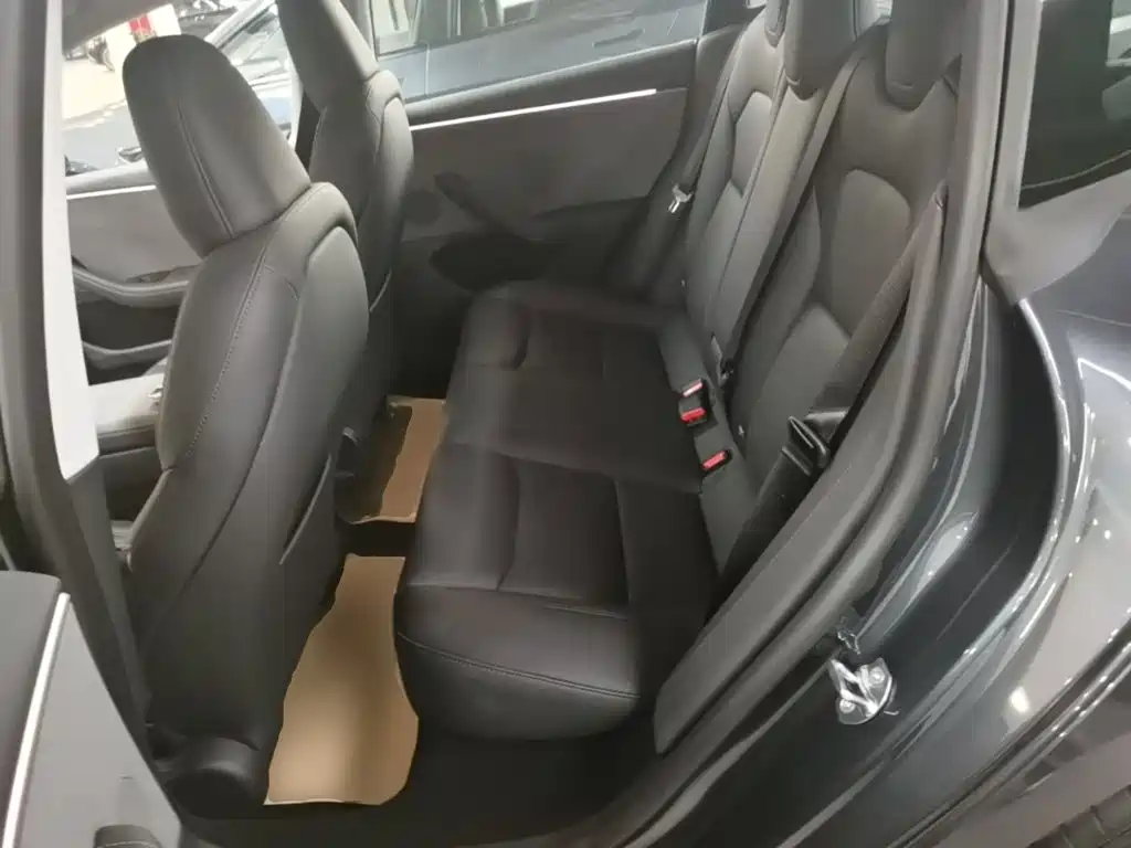 Tesla Model 3 — миниатюра 17