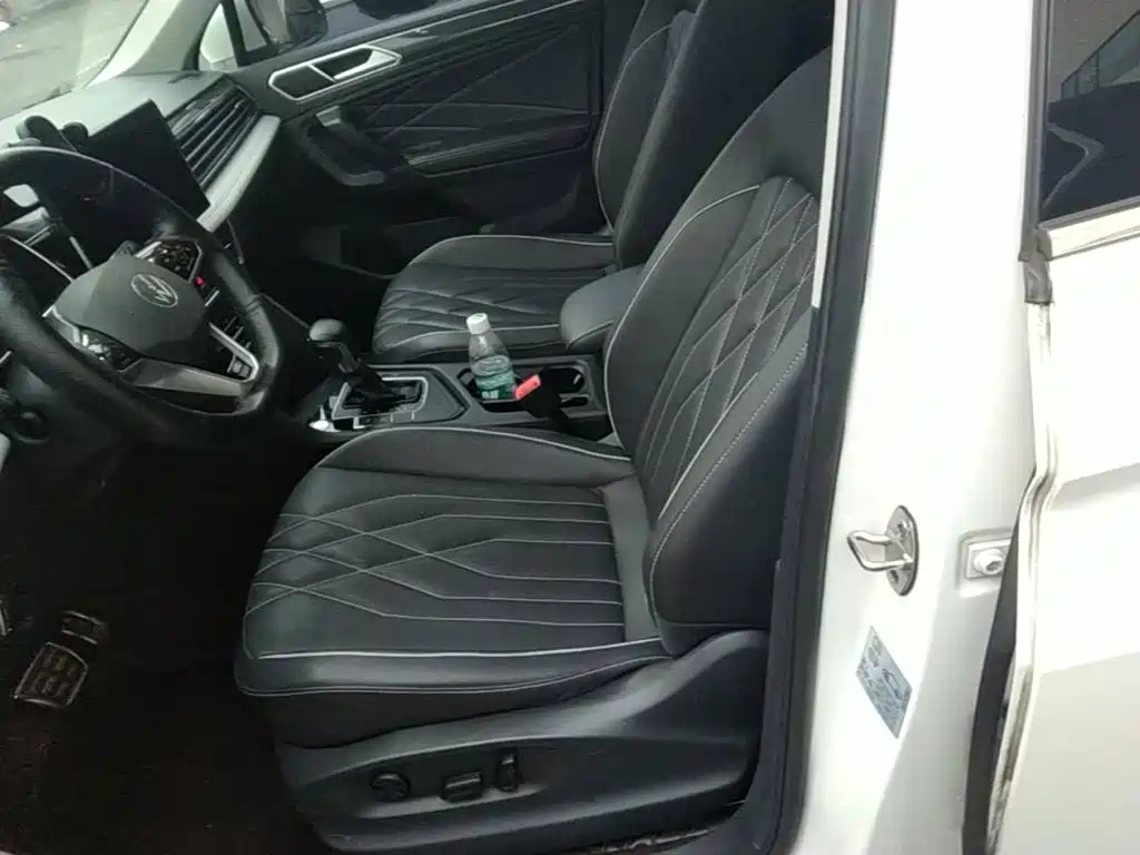 Volkswagen Tiguan L — миниатюра 15