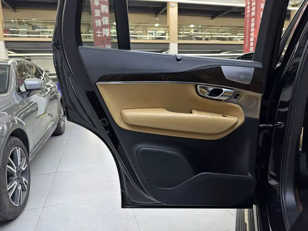 Volvo XC90 — миниатюра 6