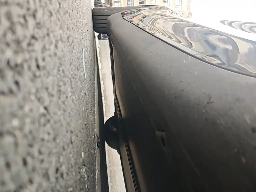 Tesla Model Y — миниатюра 21