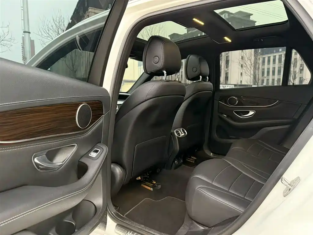 MERCEDES-BENZ GLC