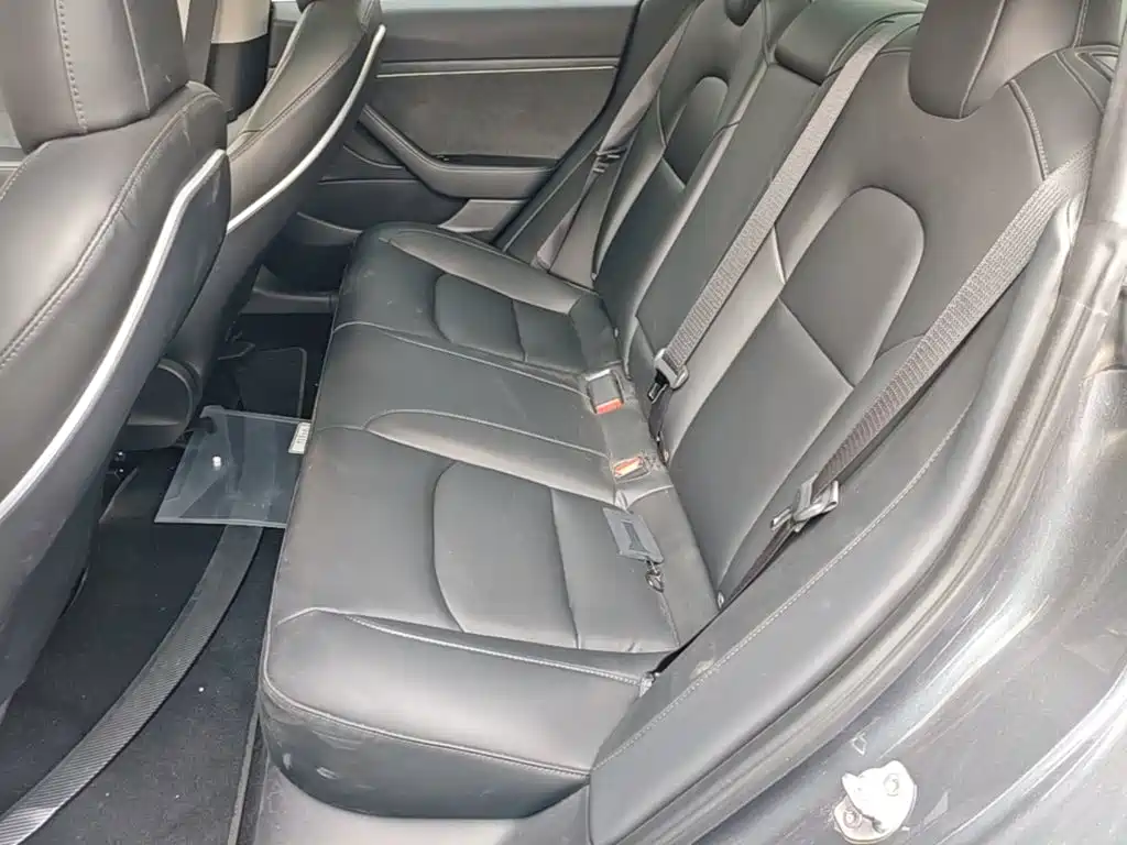 Tesla Model 3 — миниатюра 17