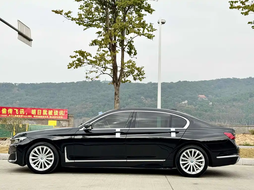BMW 7 Series — миниатюра 2