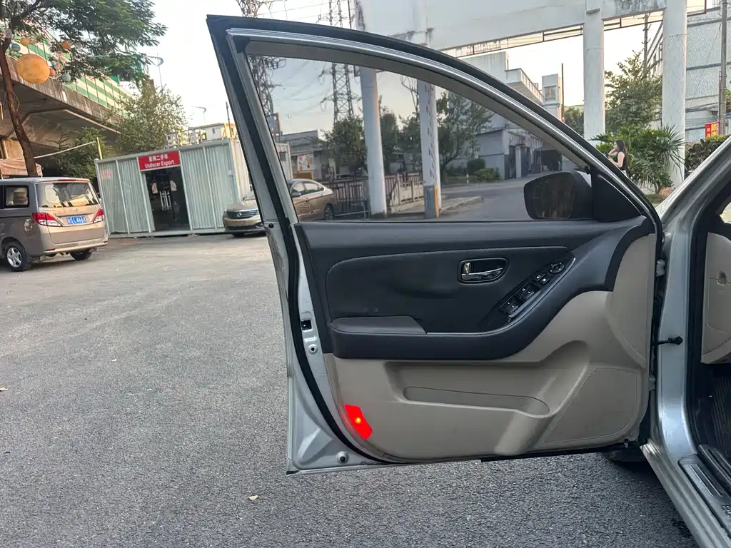 Hyundai Elantra — миниатюра 9