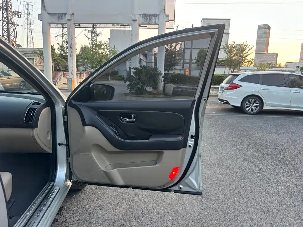 Hyundai Elantra — миниатюра 15