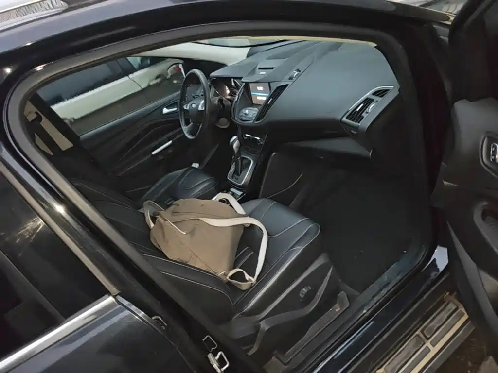 Ford Kuga — миниатюра 9