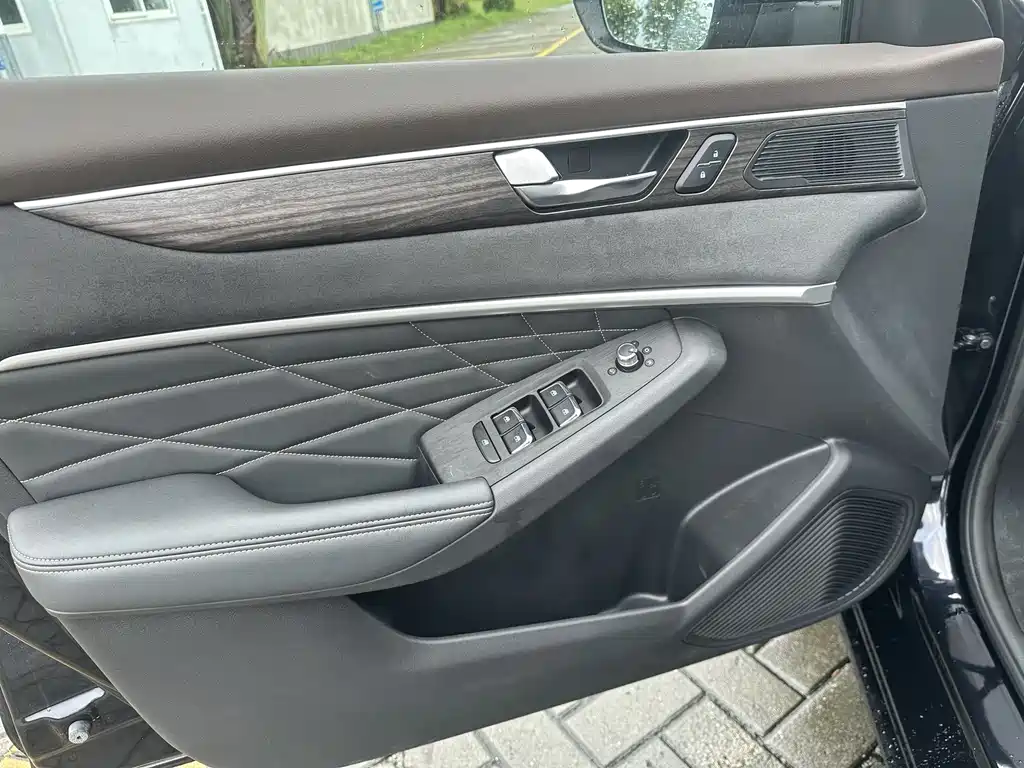 DONGFENG YI HYUN MAX