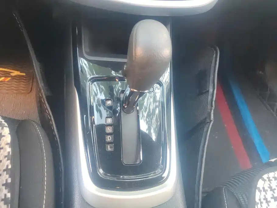 Nissan Tiida — миниатюра 16