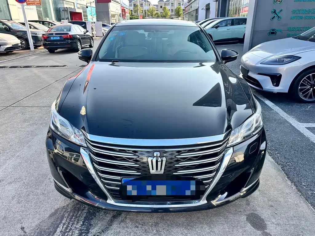 Toyota Crown — миниатюра 2