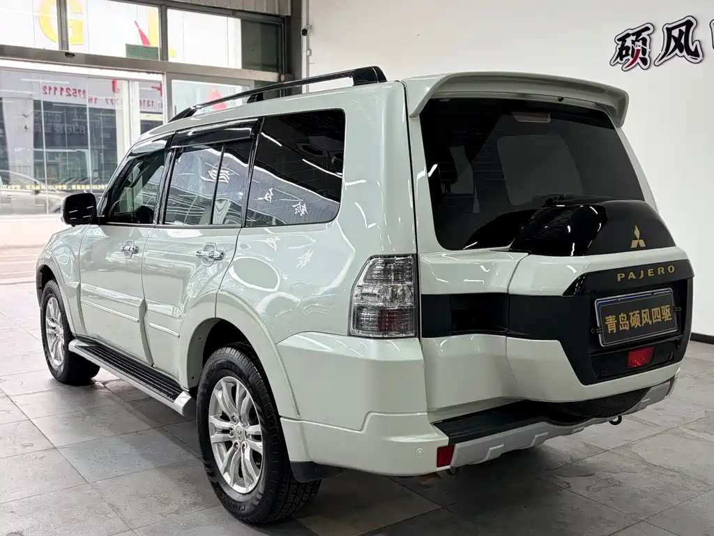 Mitsubishi Pajero (Import) — миниатюра 3