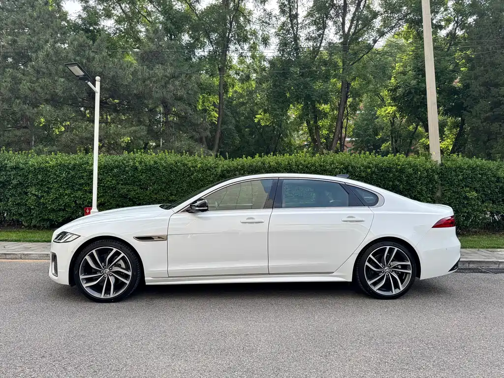 Jaguar XFL 2024 2.0T P300 Flagship Sport