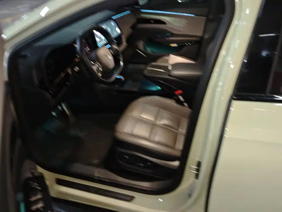Hongqi Hongqi EH7 — миниатюра 9