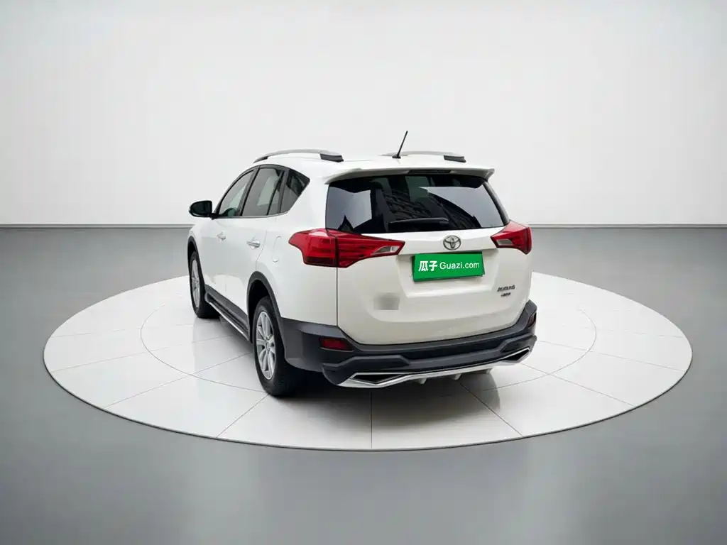 Toyota RAV4 — миниатюра 4