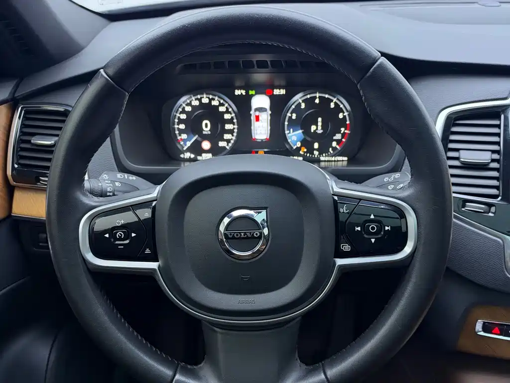 Volvo XC90 — миниатюра 23