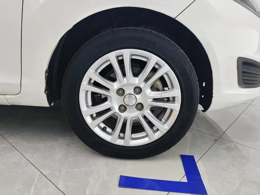 Ford Fiesta — миниатюра 6