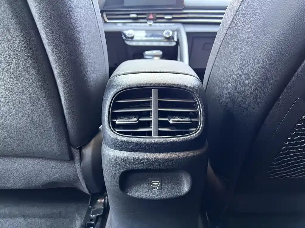 Hyundai Elantra — миниатюра 9