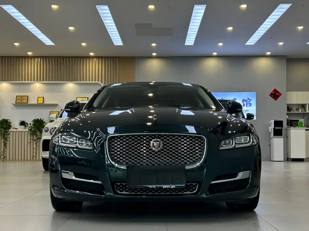 Jaguar XJ — миниатюра 2