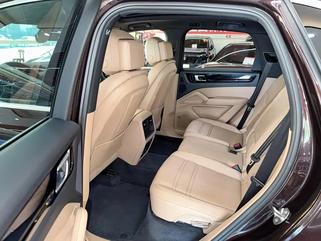 Porsche Cayenne — миниатюра 13