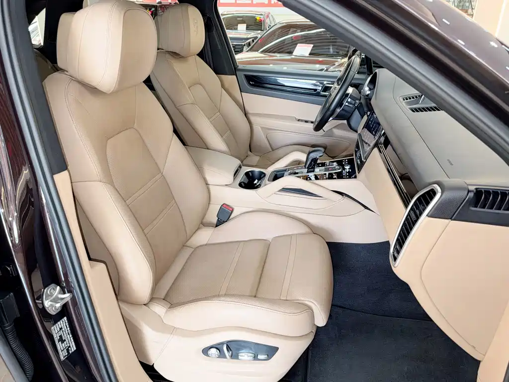 Porsche Cayenne — миниатюра 14